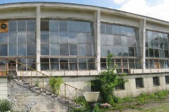 Zrujnowany basen pływacki na terenie dawnego Ośrodka Sportu w Mirkowie, Konstancin-Jeziorna