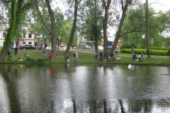 2012.06.03 Wędkarze dzieciom przy oczku wodnym na Grapie