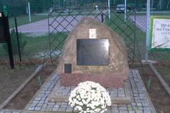 2013.11 Pomnik w Czarnowie